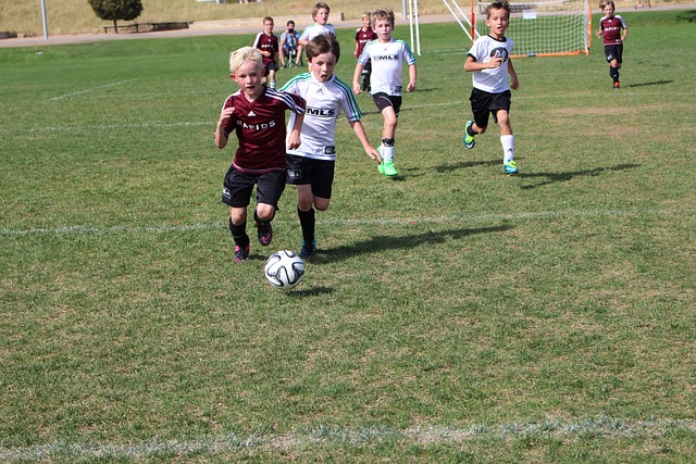 击争取进球 击争取进球